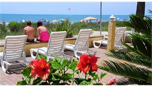 HOLIDAY ESCAPES - Nov/Dec